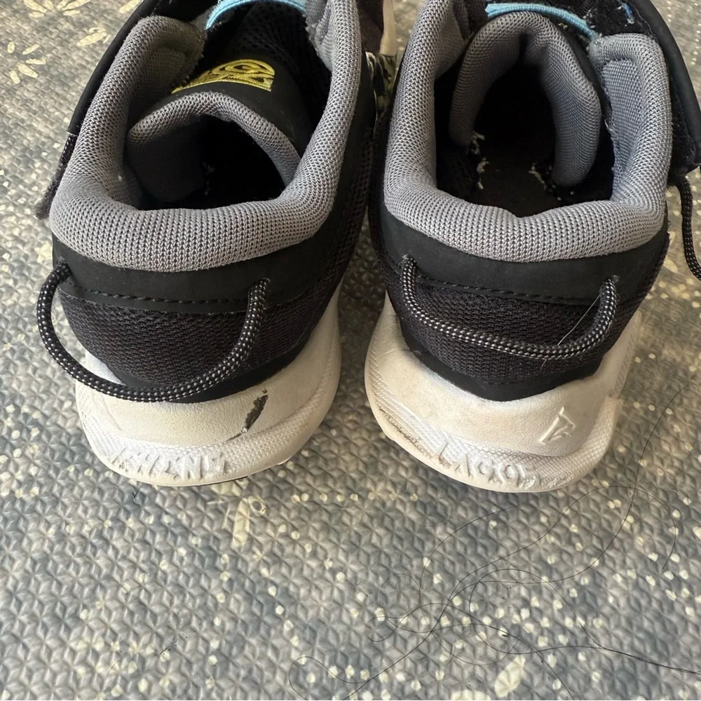 Nike Kids' Giannis Immortality 2 Basketball Shoe, size 3Y